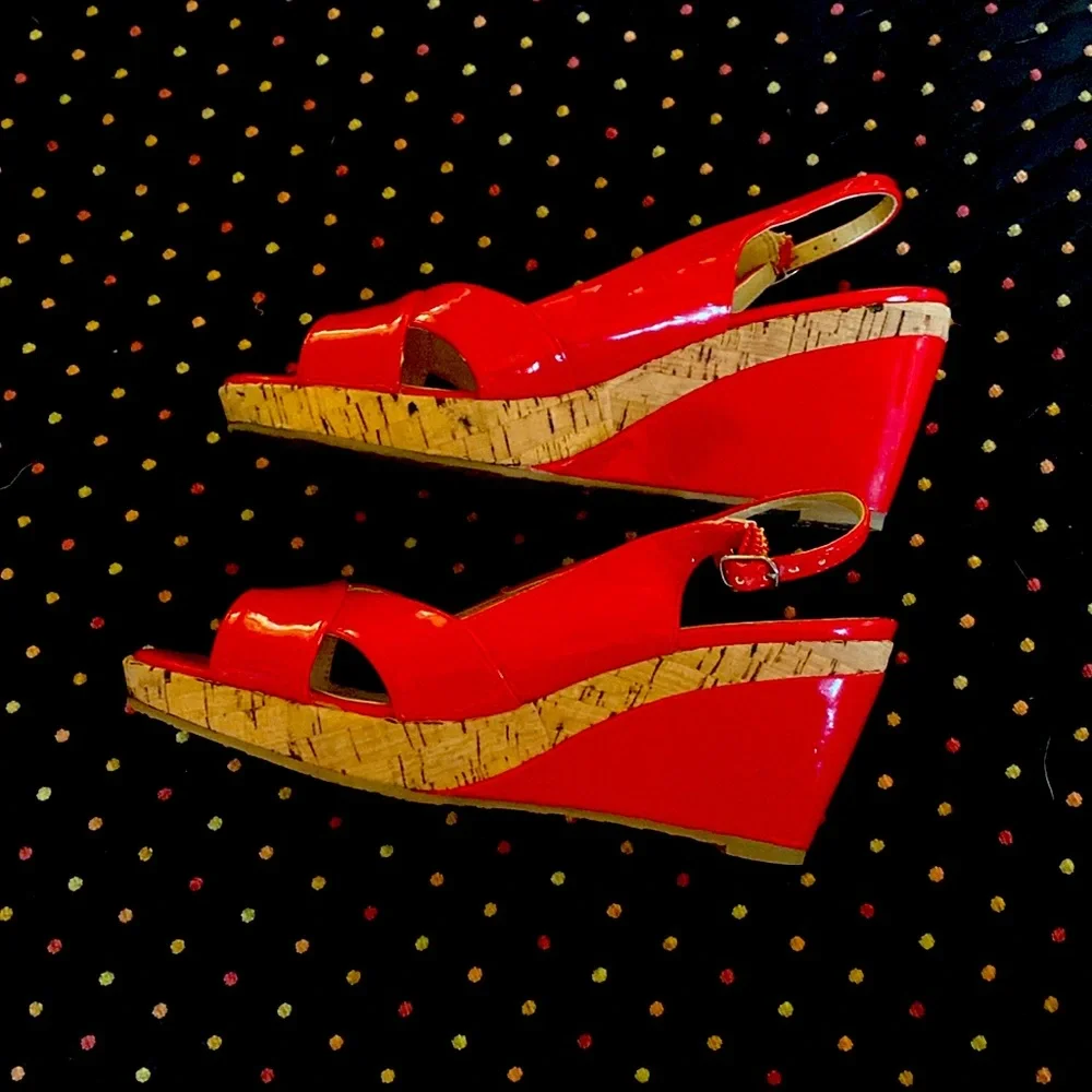 Barely worn Apostrophe cork and patent leather spring/summer wedge Size 6 - Picture 5 of 7